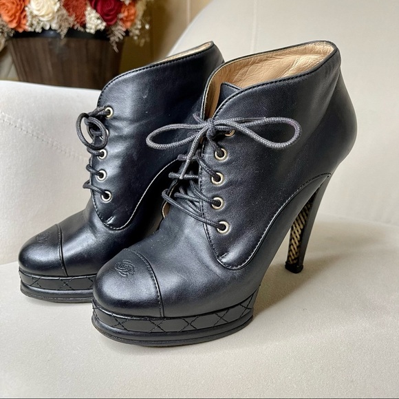 Authentic Black Chanel Booties Shoes Leather Heels Quilted Cap Toe Size 37.5 7.5 - Picture 1 of 13